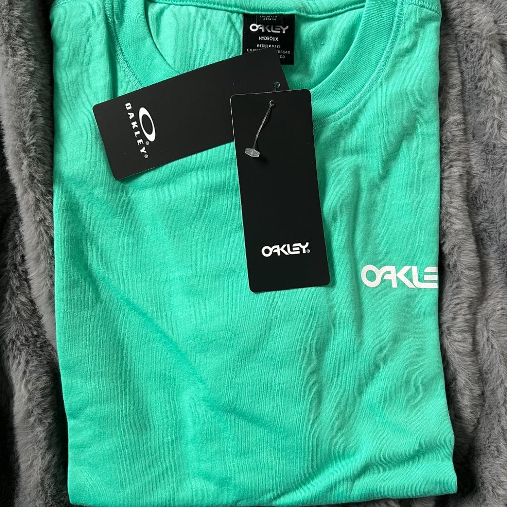 Oakley Hydrolix Standard Short Sleeve T-Shirt Sizes S and L NWT